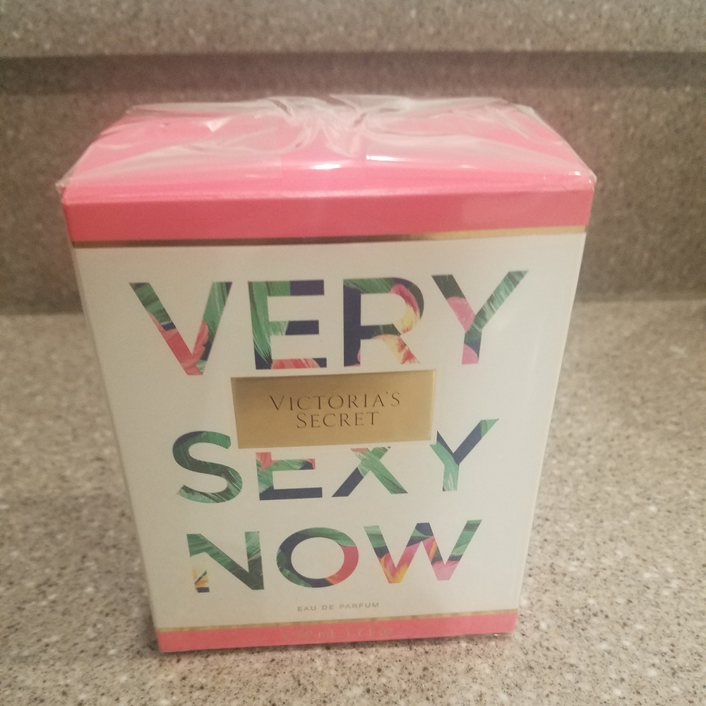 Victoria's Secret VERY SEXY NOW